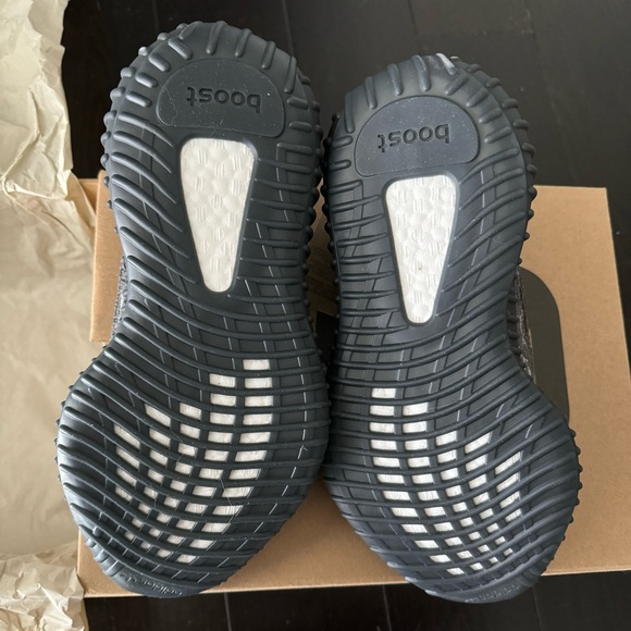 YEEZY BOOST 350 V2 M4/W5.5 - Picture 4 of 5